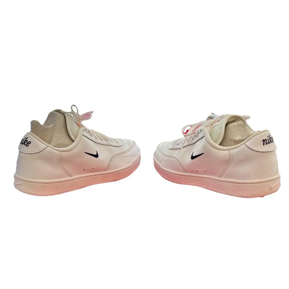 Nike size 9 White Mens CJ 1679-101 Excellent  Condition Court Vantage Pickleball